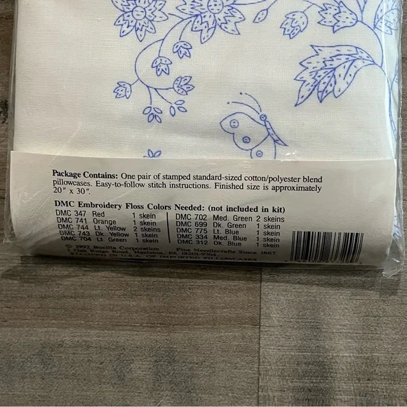 NWT Bucilla Special Edition Stamped Embroidery Flowers Pillowcase Pair & Floss - Picture 7 of 10